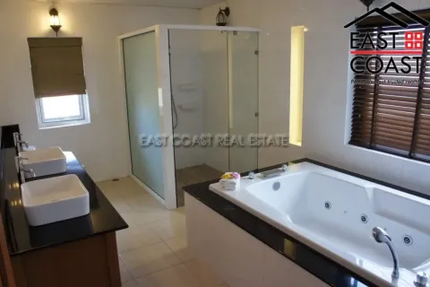 Casa de 7 dormitorios en Pattaya, Tailandia № 213228 - foto 6