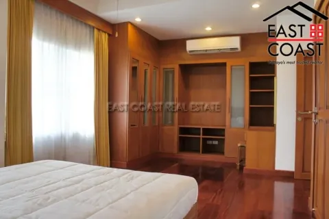 Casa de 7 dormitorios en Pattaya, Tailandia № 213228 - foto 17