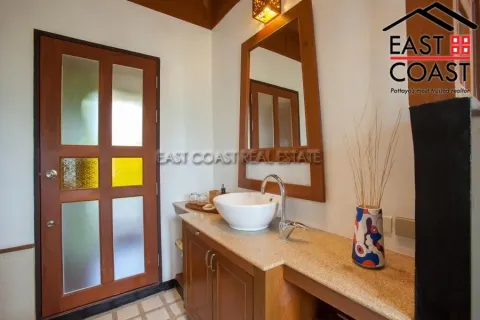 Casa de 4 dormitorios en Pattaya, Tailandia № 213229 - foto 13