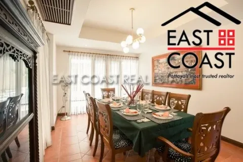 Casa de 4 dormitorios en Pattaya, Tailandia № 213229 - foto 4