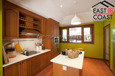 Casa de 4 dormitorios en Pattaya, Tailandia № 213229 - foto 3