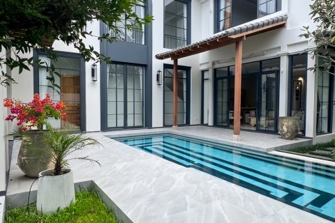 Chalet de 4 dormitorios en Pattaya, Tailandia № 220575