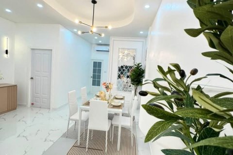 Villa in Pattaya, Thailand 2 Schlafzimmer № 220576 - Foto 12