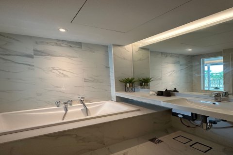 Condo in Phuket, Thailand, 2 bedrooms  № 163640 - photo 9