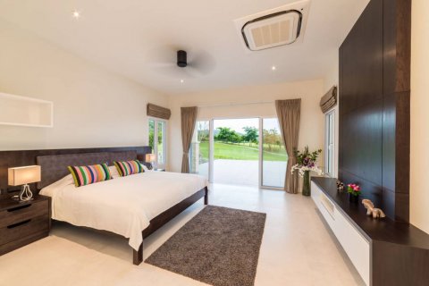 Villa in Hua Hin, Thailand 4 bedrooms № 114010 - photo 10