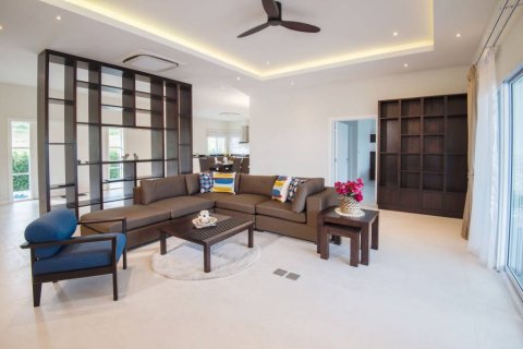 Villa in Hua Hin, Thailand 4 bedrooms № 114010 - photo 7