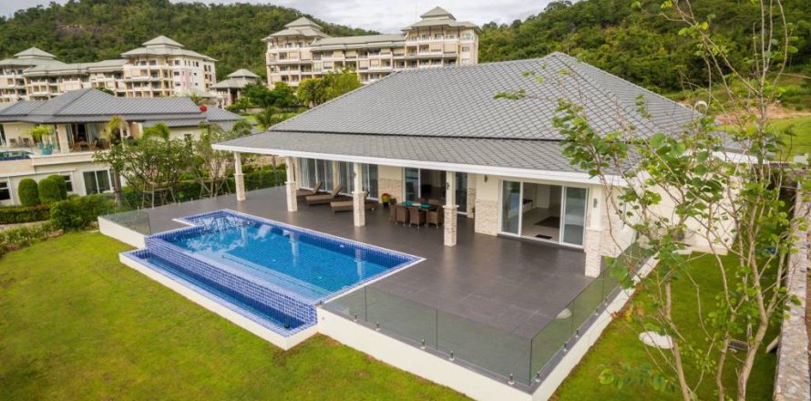 Villa in Hua Hin, Thailand 4 bedrooms № 114010