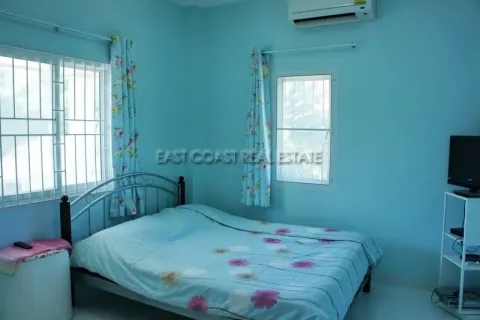 Casa de 3 dormitorios en Pattaya, Tailandia № 213677 - foto 12