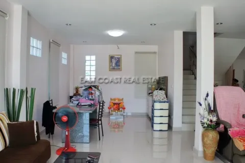 Casa de 3 dormitorios en Pattaya, Tailandia № 213677 - foto 4