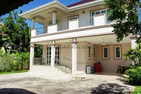 Casa de 3 dormitorios en Pattaya, Tailandia № 213677 - foto 2