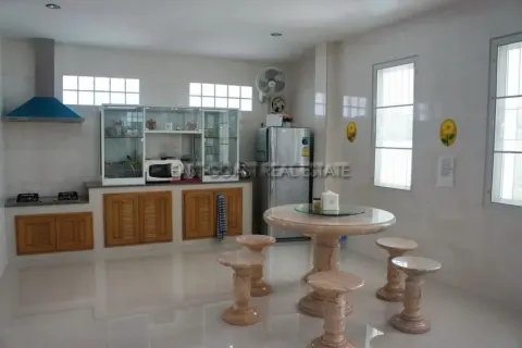Casa de 3 dormitorios en Pattaya, Tailandia № 213677 - foto 9