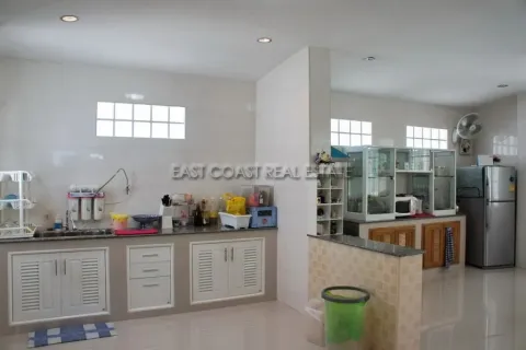 Casa de 3 dormitorios en Pattaya, Tailandia № 213677 - foto 10