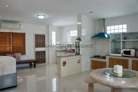 Casa de 3 dormitorios en Pattaya, Tailandia № 213677 - foto 8
