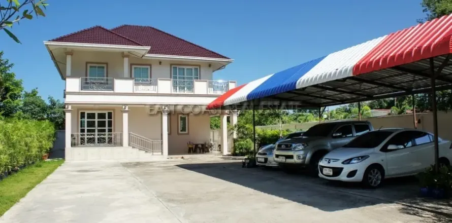 Casa de 3 dormitorios en Pattaya, Tailandia № 213677
