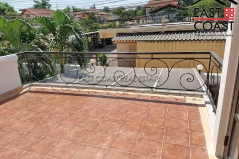 Casa de 4 dormitorios en Pattaya, Tailandia № 213682 - foto 16