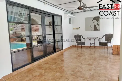 Casa de 4 dormitorios en Pattaya, Tailandia № 213682 - foto 18