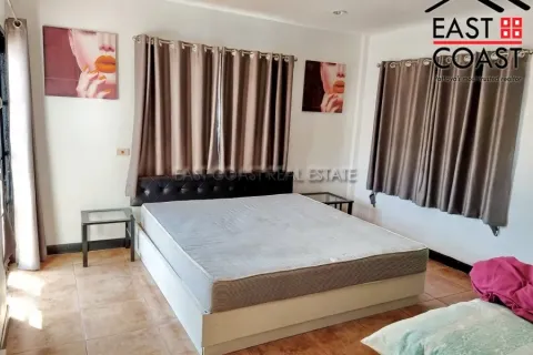 Casa de 4 dormitorios en Pattaya, Tailandia № 213682 - foto 14