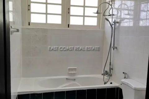 Casa de 4 dormitorios en Pattaya, Tailandia № 213682 - foto 17