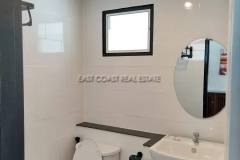 Casa de 4 dormitorios en Pattaya, Tailandia № 213682 - foto 11