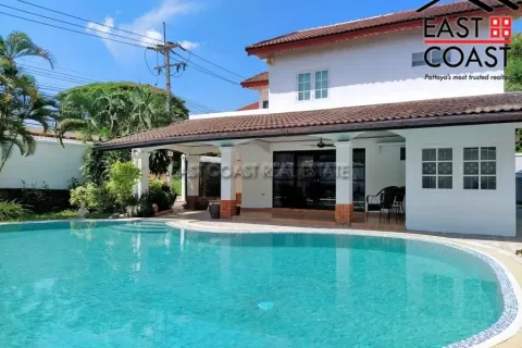 Casa de 4 dormitorios en Pattaya, Tailandia № 213682