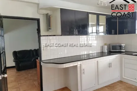 Casa de 4 dormitorios en Pattaya, Tailandia № 213682 - foto 4