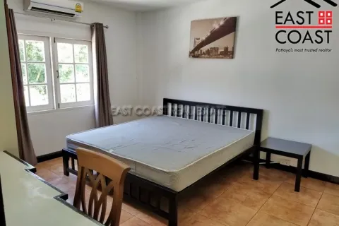 Casa de 4 dormitorios en Pattaya, Tailandia № 213682 - foto 12