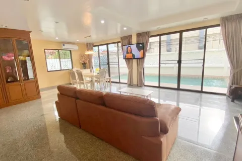 Casa de 4 dormitorios en Jomtien Beach, Pattaya, Tailandia № 211864 - foto 17