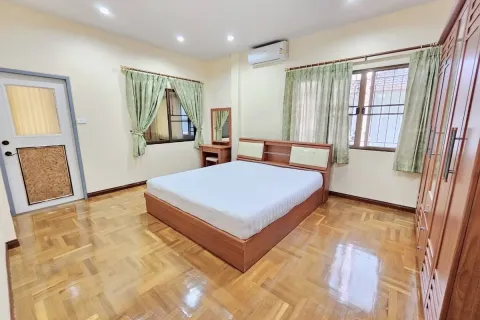 Casa de 4 dormitorios en Jomtien Beach, Pattaya, Tailandia № 211864 - foto 25