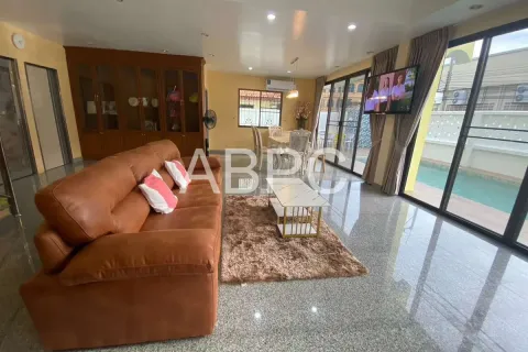Casa de 4 dormitorios en Jomtien Beach, Pattaya, Tailandia № 211864 - foto 13