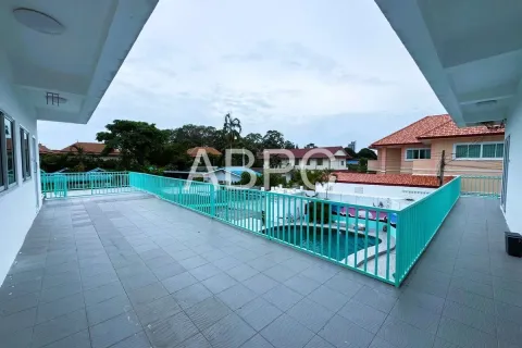 Casa de 8 dormitorios en Pattaya, Tailandia № 211868 - foto 9
