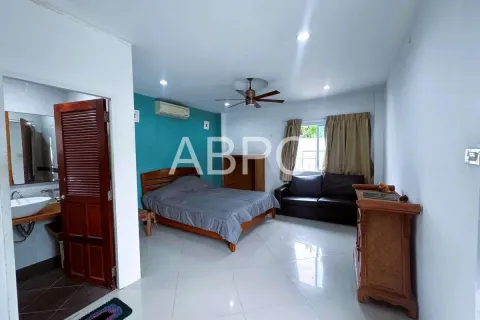 Casa de 8 dormitorios en Pattaya, Tailandia № 211868 - foto 13