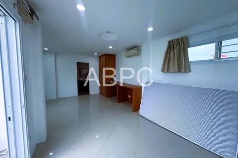 Casa de 8 dormitorios en Pattaya, Tailandia № 211868 - foto 12
