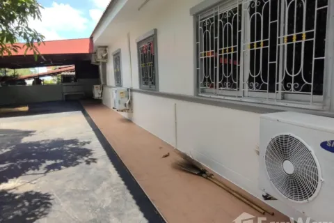 House in Khon Kaen, Thailand 5 bedrooms № 169585 - photo 11