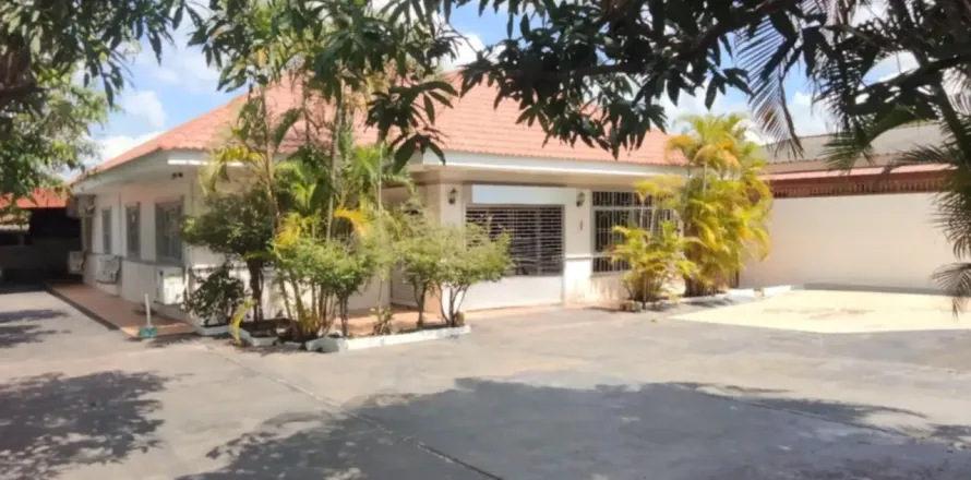 House in Khon Kaen, Thailand 5 bedrooms № 169585