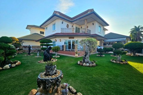 Villa in Cha-am, Thailand 3 bedrooms № 170520