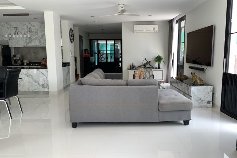 Villa in Phuket, Thailand 6 bedrooms № 145241 - photo 3
