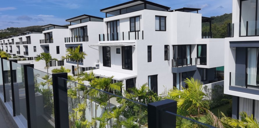 Villa in Phuket, Thailand 6 bedrooms № 145241