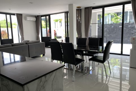 Villa in Phuket, Thailand 6 bedrooms № 145241 - photo 4