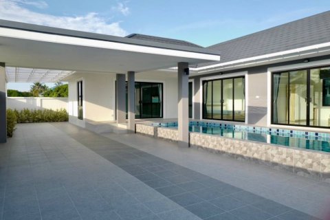 Villa in Cha-am, Thailand 3 bedrooms № 115311 - photo 1