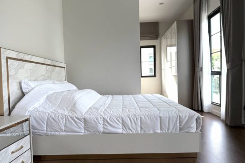 House in Bangkok, Thailand 4 bedrooms № 181143 - photo 11
