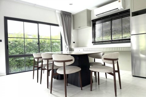 House in Bangkok, Thailand 4 bedrooms № 181143 - photo 6