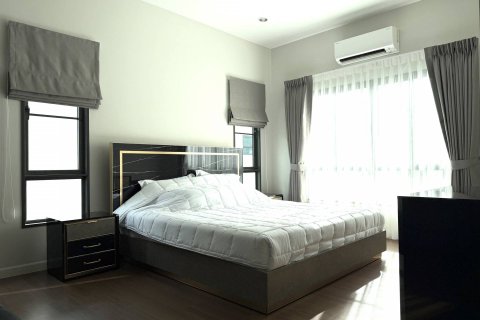 House in Bangkok, Thailand 4 bedrooms № 181143 - photo 9