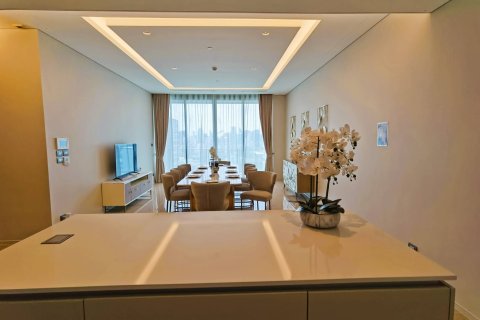 Condo in Bangkok, Thailand, 5 bedrooms  № 181147 - photo 30