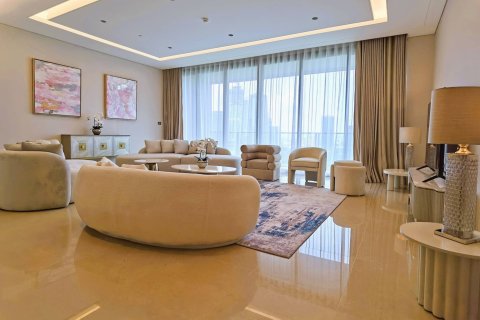 Condo in Bangkok, Thailand, 5 bedrooms  № 181147 - photo 3