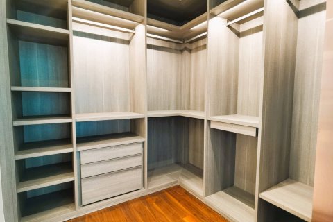 Condo in Bangkok, Thailand, 5 bedrooms  № 181147 - photo 26