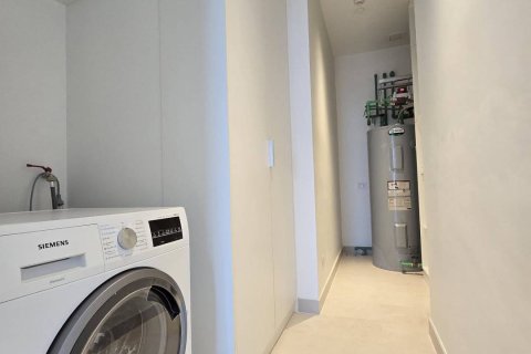 Condo in Bangkok, Thailand, 2 bedrooms  № 181148 - photo 29