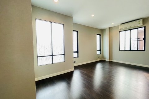 House in San Sai, Thailand 3 bedrooms № 156506 - photo 7