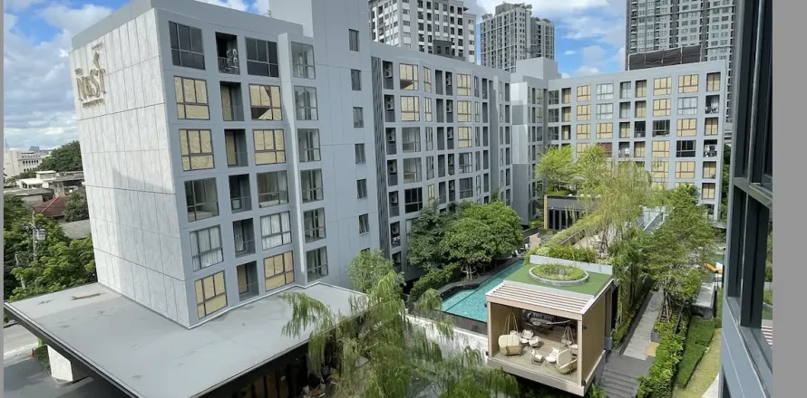 Studio in the Condo in Watthana, Bangkok, Thailand  № 156504