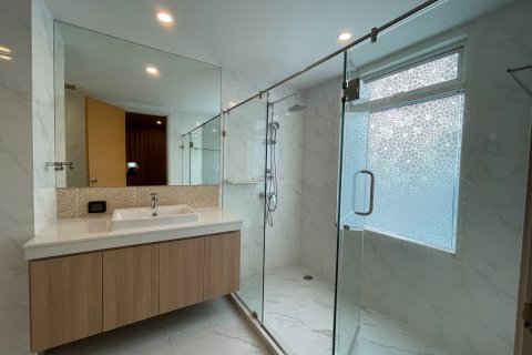 Condo in Bangkok, Thailand, 3 bedrooms № 143555 - photo 4