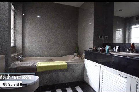 Таунхаус в Пхракханонге, Бангкок, Таиланд с 4 спальнями № 143559 - фото 4